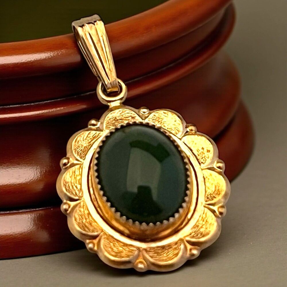 Vintage 1950s Green Cabochon Pendant Gold Filled Scalloped Edge Mid Century - 7S